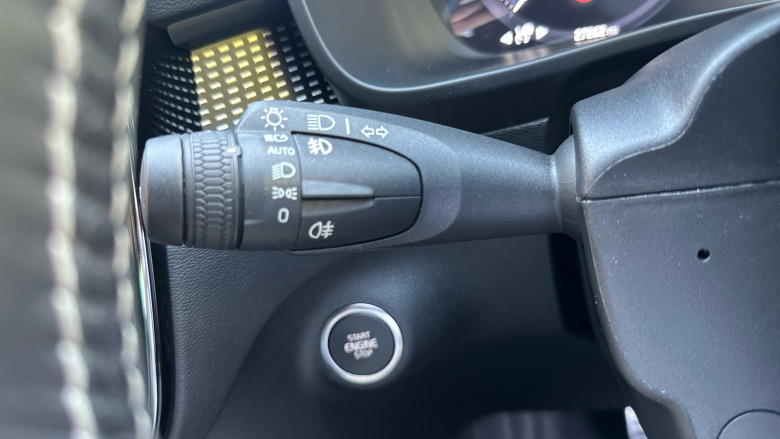 Volvo Xc40 2.0 B4P R DESIGN Pro 5dr AWD Auto Petrol Estate